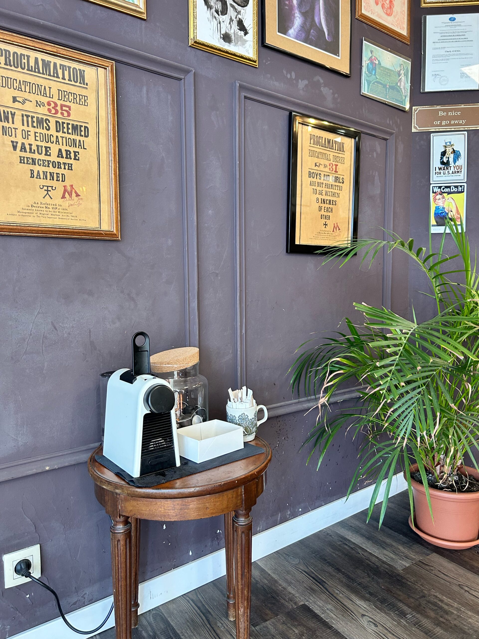 Coin salon Ink Intention — café offert aux clients
